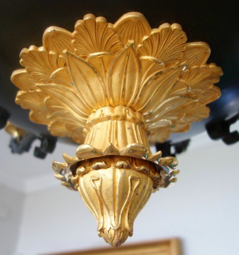 Grand lustre à l'antique en bronze circa 1820-1830 - GSLR Antiques