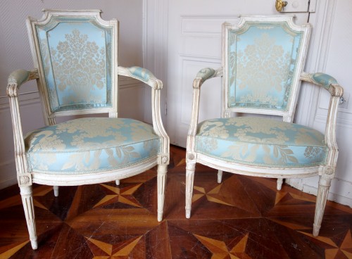 Suite de quatre fauteuils cabriolets d'époque Louis XVI, estampille Claude Lerat - Sièges Style Louis XVI