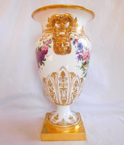Antiquités - Grand vase cratère en porcelaine polychrome et or d'époque Charles X