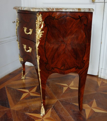 Antiquités - Commode sauteuse Louis XV en bois de violette