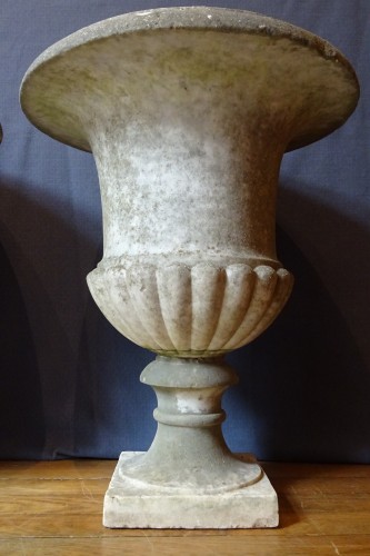 XVIIIe siècle - Paire de vases Médicis en marbre blanc fin XVIIIe siècle