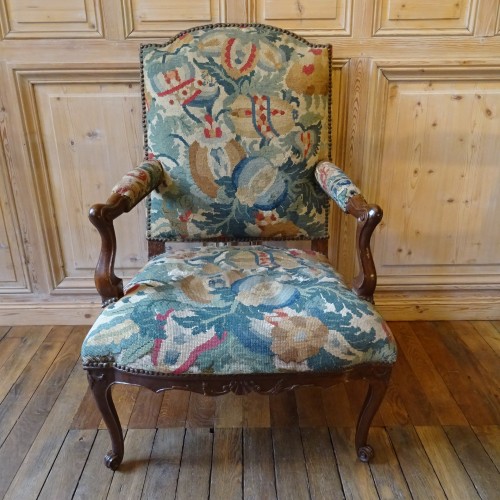 Pair of Regence period flat-back oak armchairs - 