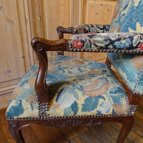 XVIIIe siècle - Paire de fauteuils en chêne à dossier plat d'époque Régence