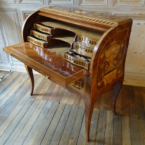 18th century - Transition period marquetry cylinder desk