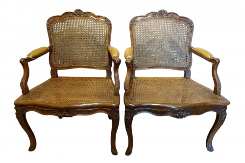 Paire de fauteuils cannés d'époque Louis XV