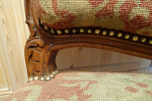 Louis XV - Paire de fauteuils à la Reine Louis XV estampillés D. Lheureux