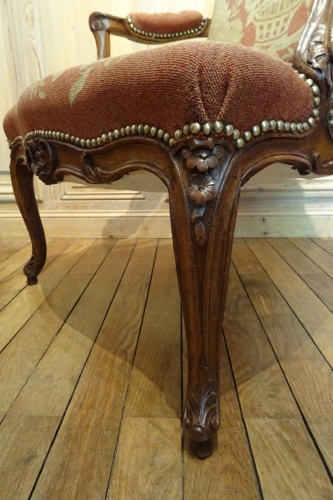 Antiquités - Paire de fauteuils à la Reine Louis XV estampillés D. Lheureux