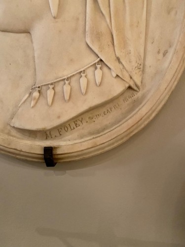 Margaret E. Foley (1827–1877)  - Portrait bas-relief en marbre - Sculpture Style 
