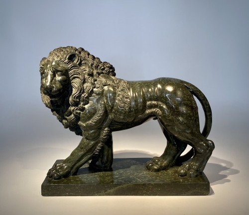 Grand Tour Lion en Serpentine - Herwig Simons Fine Arts