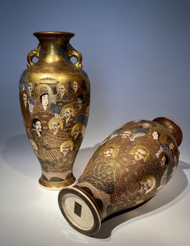 Pair of Japanese Satsuma Vases signed Hododa - Asian Works of Art Style 