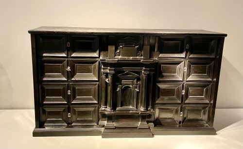 Cabinet en placage d'ébène, Italie XVIIe siècle - Mobilier Style Louis XIII