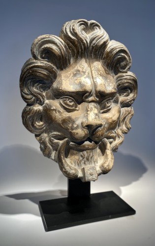 Masque Vénitien de lion en marbre, 17e siècle - Sculpture Style Louis XIV