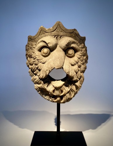 Sculpture  - 17th. century Crowned Owl Fountain Mask 