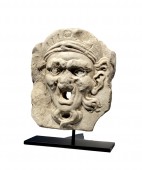 Masque de fontaine d'un démon couronné
