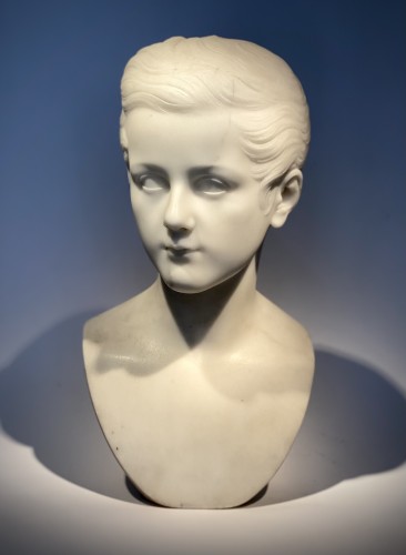 Buste en marbre de Carrare du XIXe siècle représentant un beau garçon - Sculpture Style Louis-Philippe