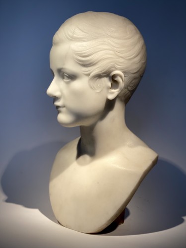 XIXe siècle - Buste en marbre de Carrare du XIXe siècle représentant un beau garçon