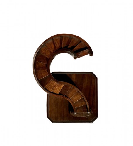 Modèle d'escalier en forme de point d'interrogation