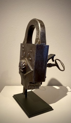 Late 17th century Iron Padlock with Knight Mascaron - Louis XIV