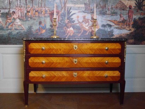 XVIIIe siècle - Commode Louis XVI estampillée Montigny