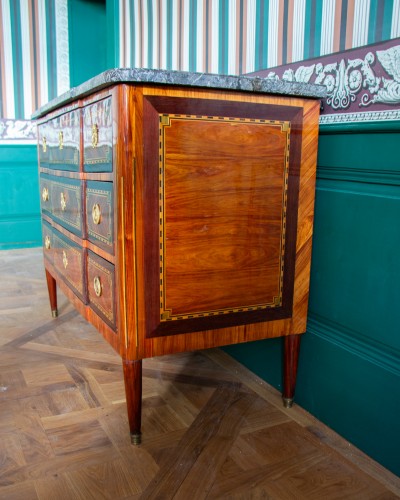 XVIIIe siècle - Commode Louis XVI estampillée Lardin