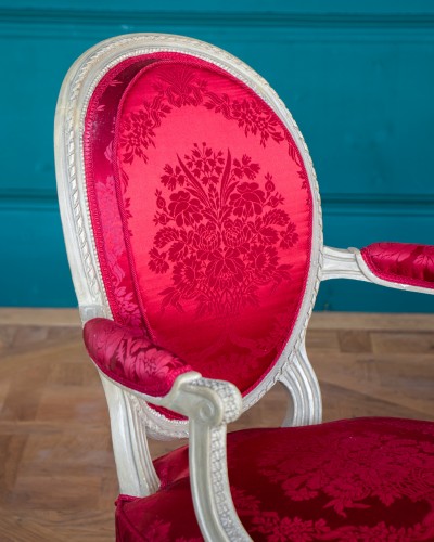 Louis XVI - Paire de fauteuils estampillés Sené