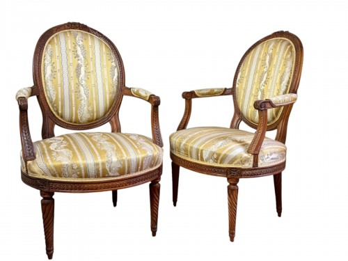 Pair of armchairs stamped Pluvinet