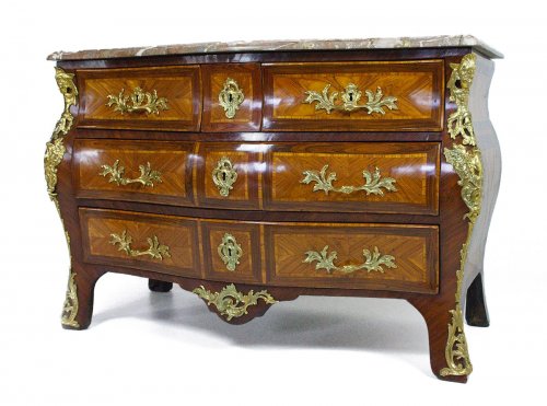 Commode tombeau d'époque Louis XV estampillée de C. I. Dufour