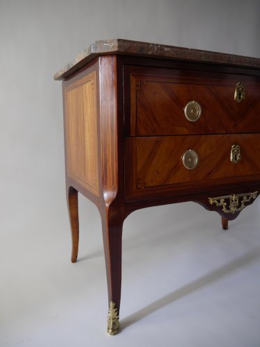 18th century - Sauteuse chest of drawers by Etienne Avril