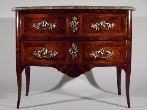 Commode d’époque Louis XV estampillée Marchand - Mobilier Style Louis XV