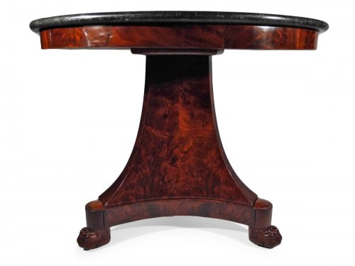 An Empire Mahogany pedestal table, beginning of the 19th century