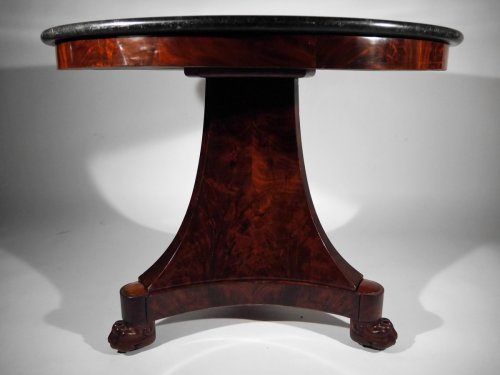 19th century - An Empire Mahogany pedestal table, beginning of the 19th century