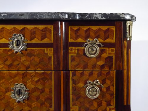 A Louis XV chest of drawers in the Transition style, stamped by G. Jansen - Furniture Style Transition