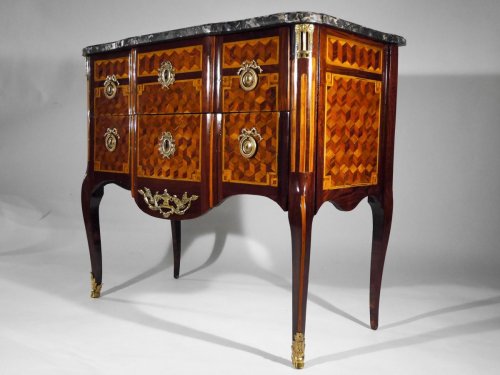 A Louis XV chest of drawers in the Transition style, stamped by G. Jansen - Transition