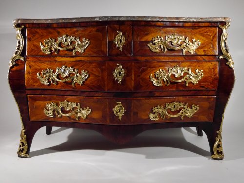 A Louis XV &quot;tombeau&quot; chest of drawers, stamped Louis Noël Malle, 18 c - Louis XV