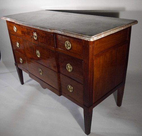 Large chest of drawers of a port, in solid mahogany, Louis XVI period - Furniture Style Louis XVI