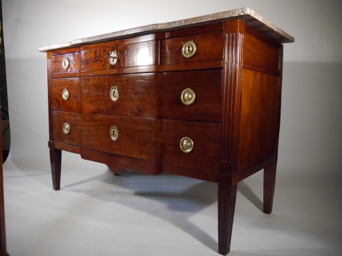 Large chest of drawers of a port, in solid mahogany, Louis XVI period - 