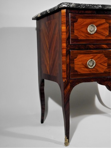 French Louis XV Commode &quot;sauteuse&quot; - Transition