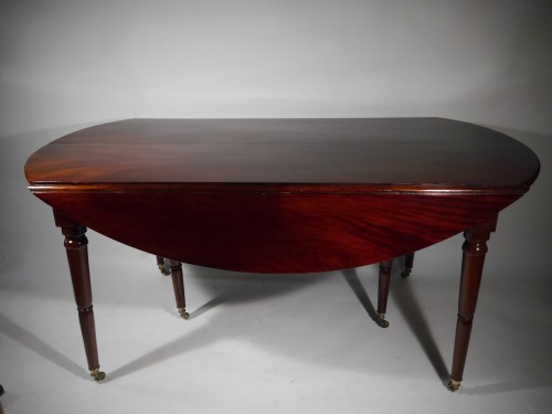 Furniture  - A lat 18th century Solid mahogany dining table