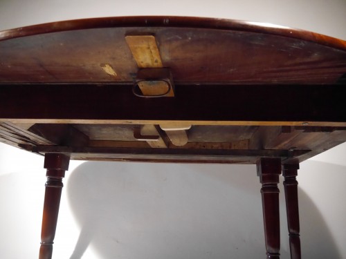 18th century - A lat 18th century Solid mahogany dining table