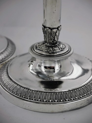 Paire de bougeoirs en argent d'époque Empire - Argenterie et Orfèvrerie Style Empire