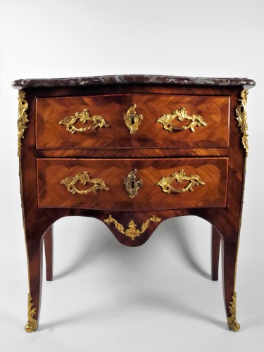 Commode estampillée P Roussel d'époque Louis XV - Mobilier Style Louis XV