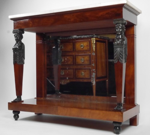 19th century - An Empire console in mahogany, beginning of the 19th century