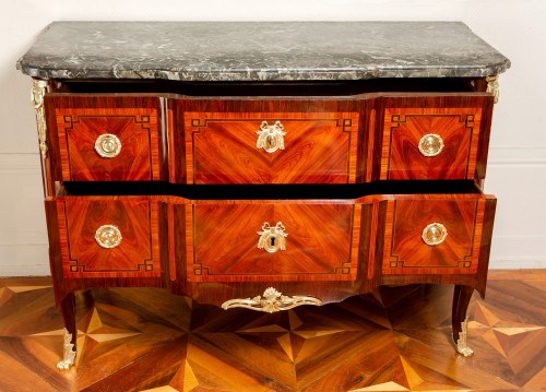 Transition - An important chest of drawers from the Castle of Fontainebleau