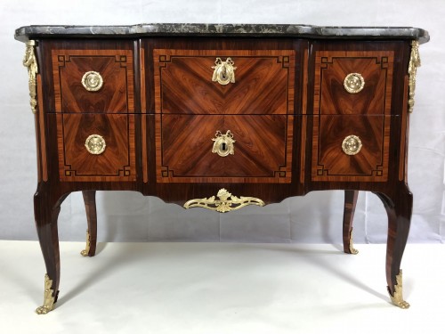 Antiquités - An important chest of drawers from the Castle of Fontainebleau