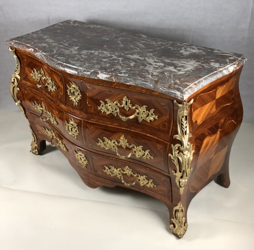 Commode tombeau estampillée F Garnier - Mobilier Style Louis XV