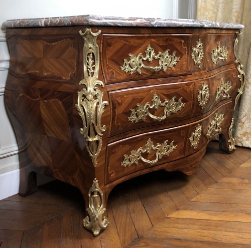 Commode tombeau estampillée F Garnier - Louis XV