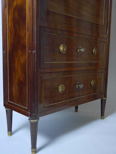 Petit secrétaire d'époque Louis XVI - Mobilier Style Louis XVI