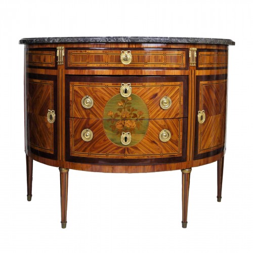 Commode demi-lune estampillée de Vassou