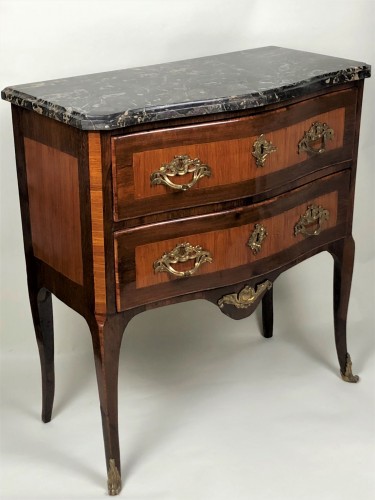 18th century - A small Louis XV chest of drawers in the Transition style, 18th century