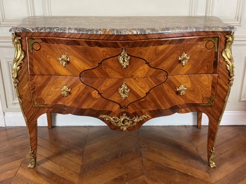 Antiquités - French Louis XV commode coming from Rambouillet and Châteauneuf stamped Pierre I Roussel